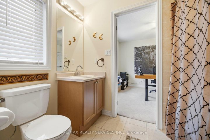 Photo 37 at 17 ISLAND Grove, Credit Valley, Brampton