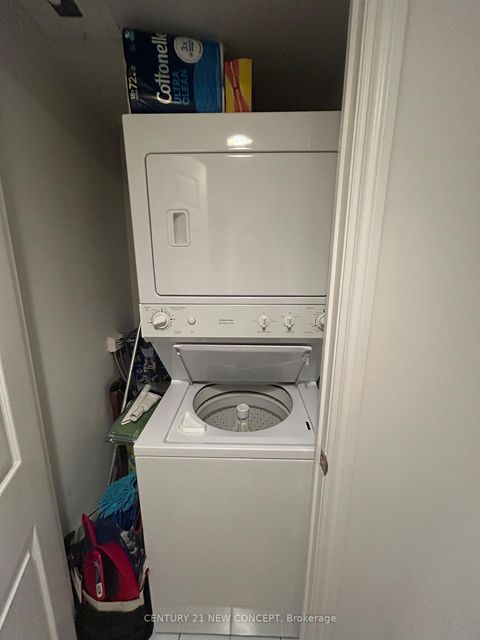 Photo 7 at 404 - 761 Bay Street, Bay Street Corridor, Toronto