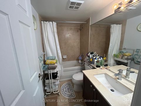 Photo 12 at 404 - 761 Bay Street, Bay Street Corridor, Toronto