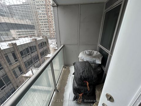 Photo 13 at 404 - 761 Bay Street, Bay Street Corridor, Toronto