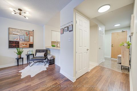 Photo 16 at 902 - 43 Eglinton Avenue, Mount Pleasant West, Toronto