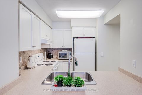 Photo 17 at 902 - 43 Eglinton Avenue, Mount Pleasant West, Toronto