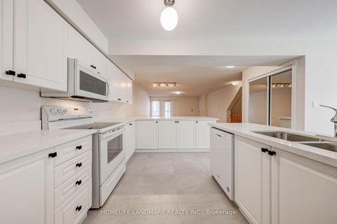 Photo 8 at 19 - 118 Finch Avenue W, Newtonbrook West, Toronto