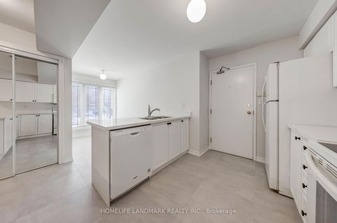 Photo 10 at 19 - 118 Finch Avenue W, Newtonbrook West, Toronto