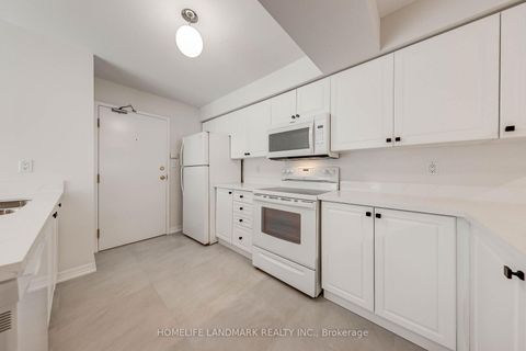 Photo 12 at 19 - 118 Finch Avenue W, Newtonbrook West, Toronto
