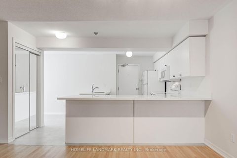 Photo 15 at 19 - 118 Finch Avenue W, Newtonbrook West, Toronto