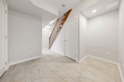 Photo 18 at 19 - 118 Finch Avenue W, Newtonbrook West, Toronto