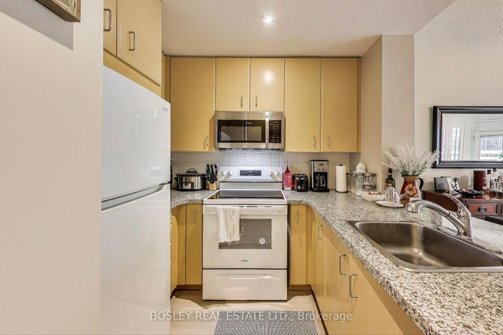 Photo 9 at 1007 - 85 Bloor Street E, Yonge Corridor, Toronto