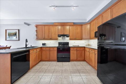 Photo 11 at 18 Honeywood Road, Patterson, Vaughan