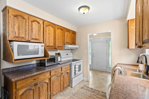 Photo 9 at 287 Viewmount Street, Donevan, Oshawa