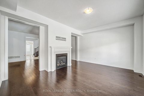 Photo 11 at 22 Valleo Street, Keswick North, Georgina