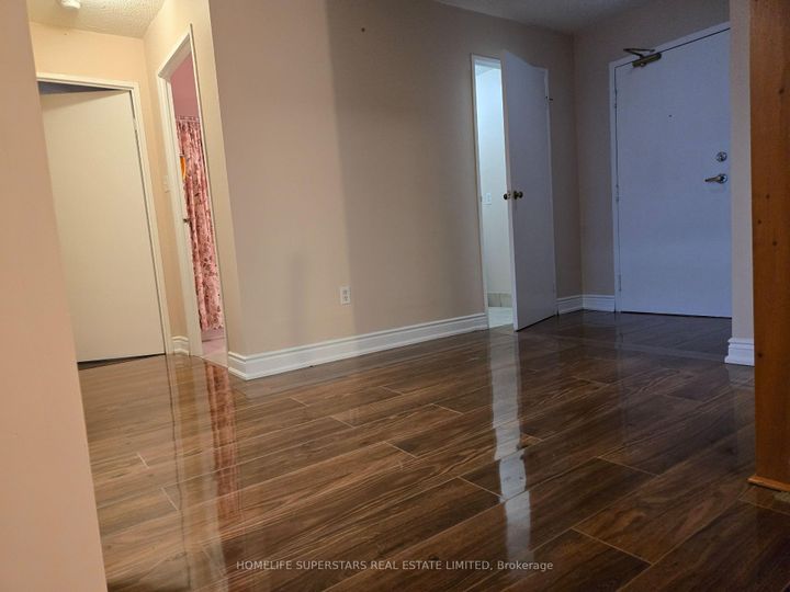 Photo 7 at 607 - 3 Rowntree Road, Jamestown, Toronto