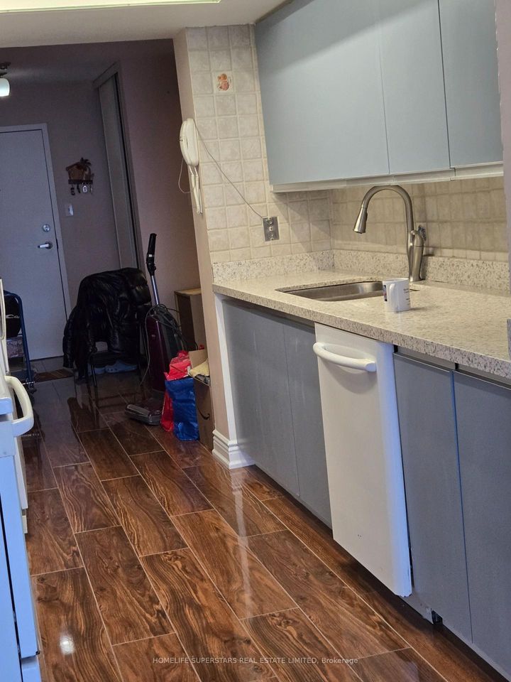 Photo 19 at 607 - 3 Rowntree Road, Jamestown, Toronto