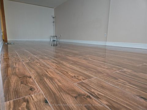 Photo 2 at 607 - 3 Rowntree Road, Jamestown, Toronto