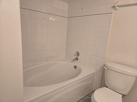 Photo 10 at 607 - 3 Rowntree Road, Jamestown, Toronto