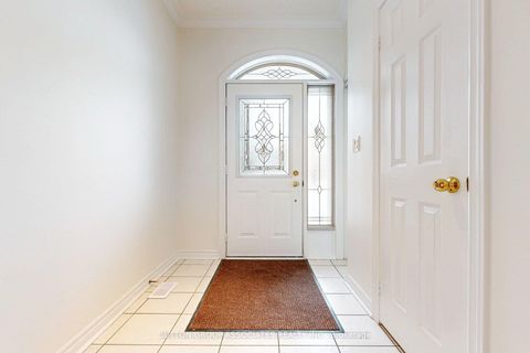 Photo 5 at 31 Pairash Avenue, Mill Pond, Richmond Hill