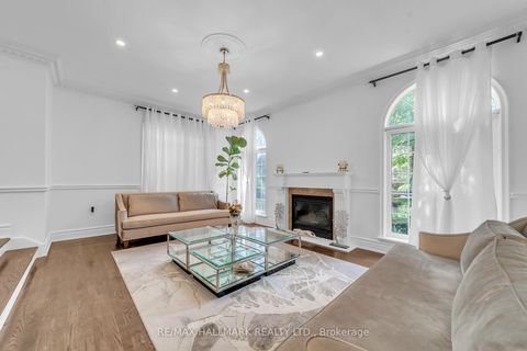 Photo 5 at 384 Kennedy Street W, Aurora Highlands, Aurora