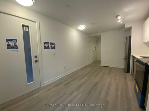 Photo 8 at 61 - 10 CALAMINT Lane, L'Amoreaux, Toronto