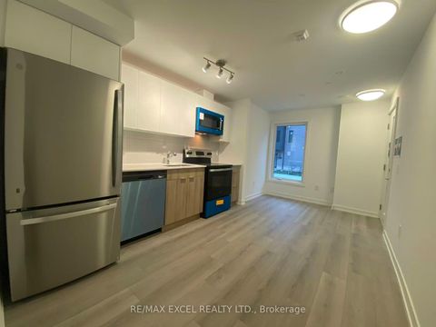 Photo 13 at 61 - 10 CALAMINT Lane, L'Amoreaux, Toronto