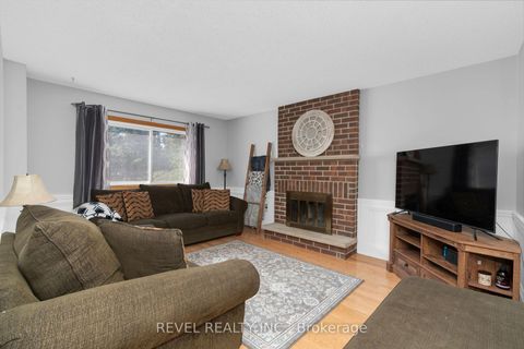 Photo 5 at 70 Lillian Crescent, Sunnidale, Barrie