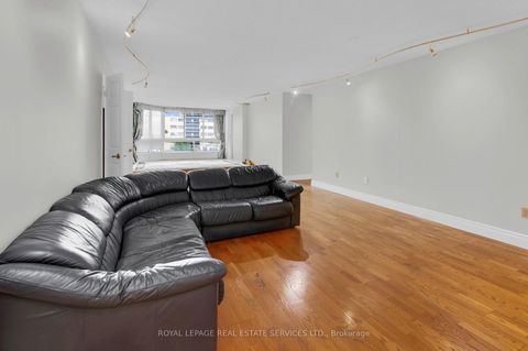 Photo 6 at 609 - 130 Carlton Street, South St. James Town, Toronto