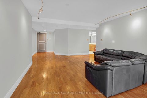 Photo 7 at 609 - 130 Carlton Street, South St. James Town, Toronto