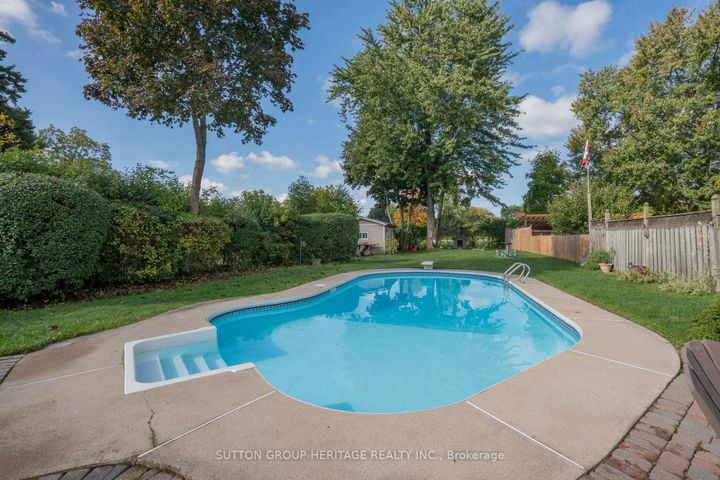 Photo 2 at 50 Poplar Road, Guildwood, Toronto