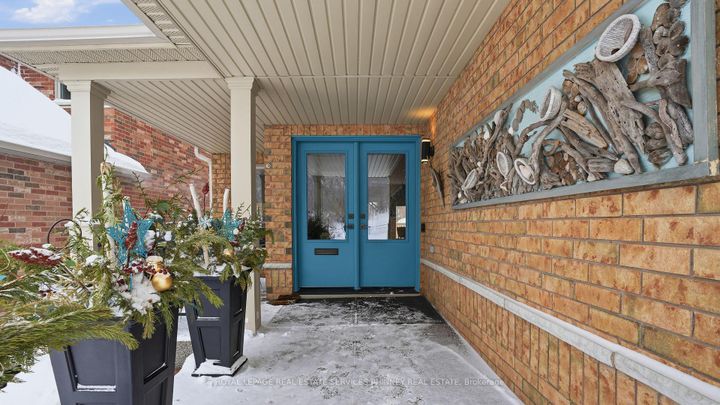 Photo 1 at 47 Livingstone Drive, Dundas, Hamilton