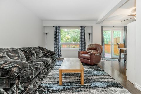 Photo 3 at 49 Burns Circle, Letitia Heights, Barrie