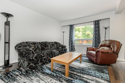 Photo 4 at 49 Burns Circle, Letitia Heights, Barrie