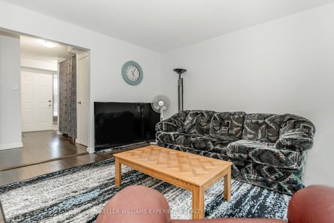 Photo 5 at 49 Burns Circle, Letitia Heights, Barrie