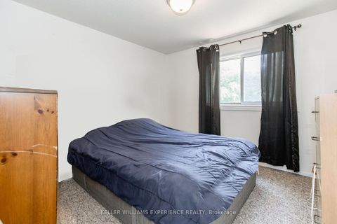 Photo 12 at 49 Burns Circle, Letitia Heights, Barrie