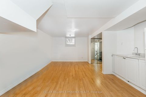 Photo 13 at 49 Burns Circle, Letitia Heights, Barrie