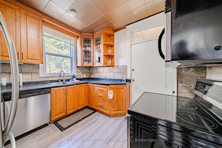 Photo 15 at 296 King Street E, Central, Oshawa