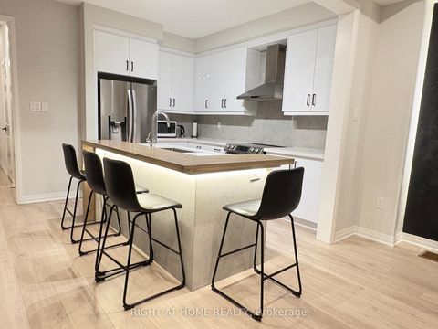 Photo 4 at 95 Shepherd Drive, Painswick South, Barrie