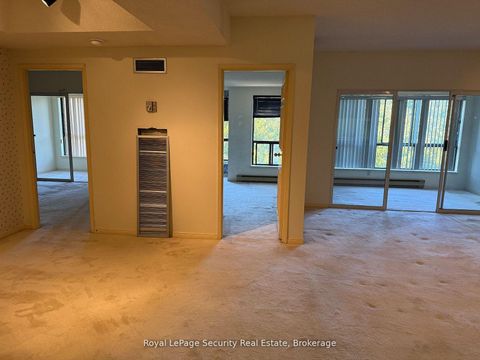 Photo 8 at 10 - 20 Glebe Road W, Eglinton, Toronto