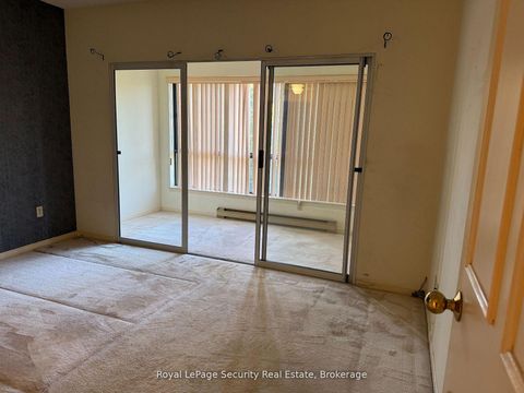 Photo 10 at 10 - 20 Glebe Road W, Eglinton, Toronto