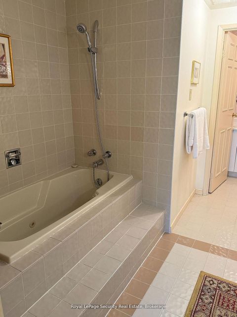 Photo 13 at 10 - 20 Glebe Road W, Eglinton, Toronto