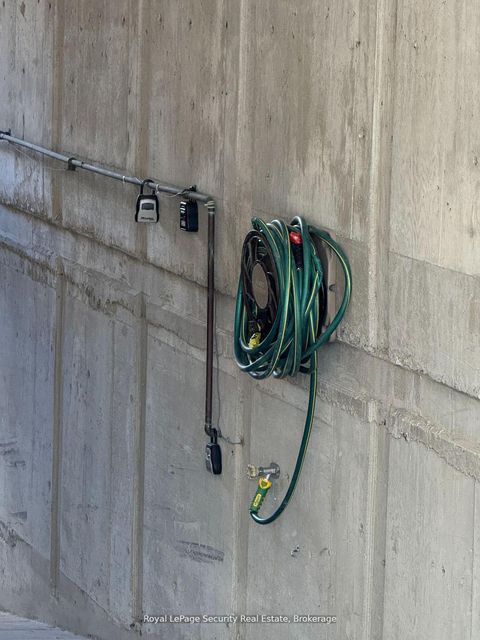 Photo 17 at 10 - 20 Glebe Road W, Eglinton, Toronto