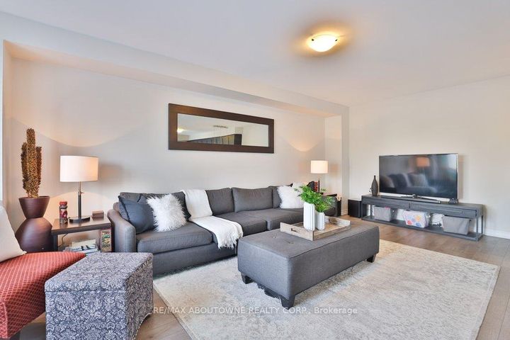 Photo 9 at 1133 Duignan Crescent, FO Ford, Milton