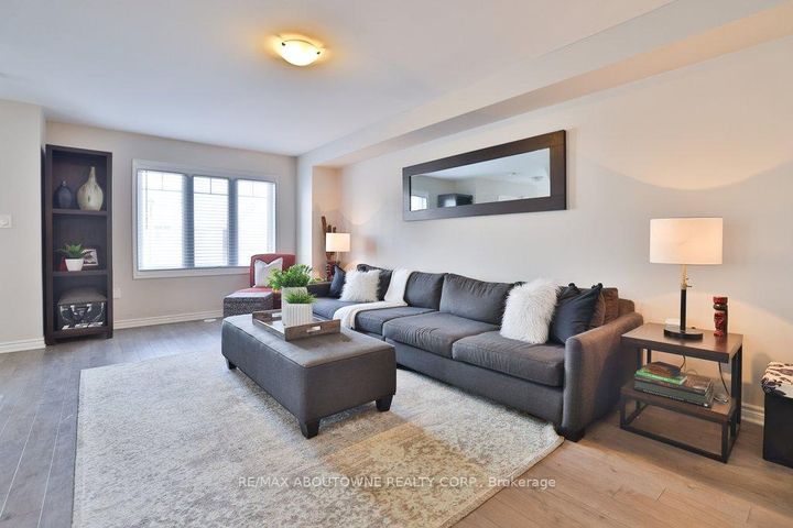 Photo 12 at 1133 Duignan Crescent, FO Ford, Milton