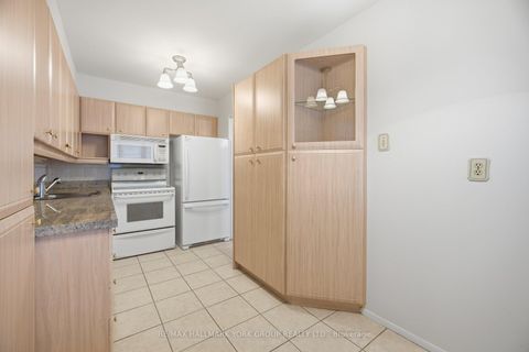 Photo 8 at 112 - 50 Baif Boulevard, North Richvale, Richmond Hill