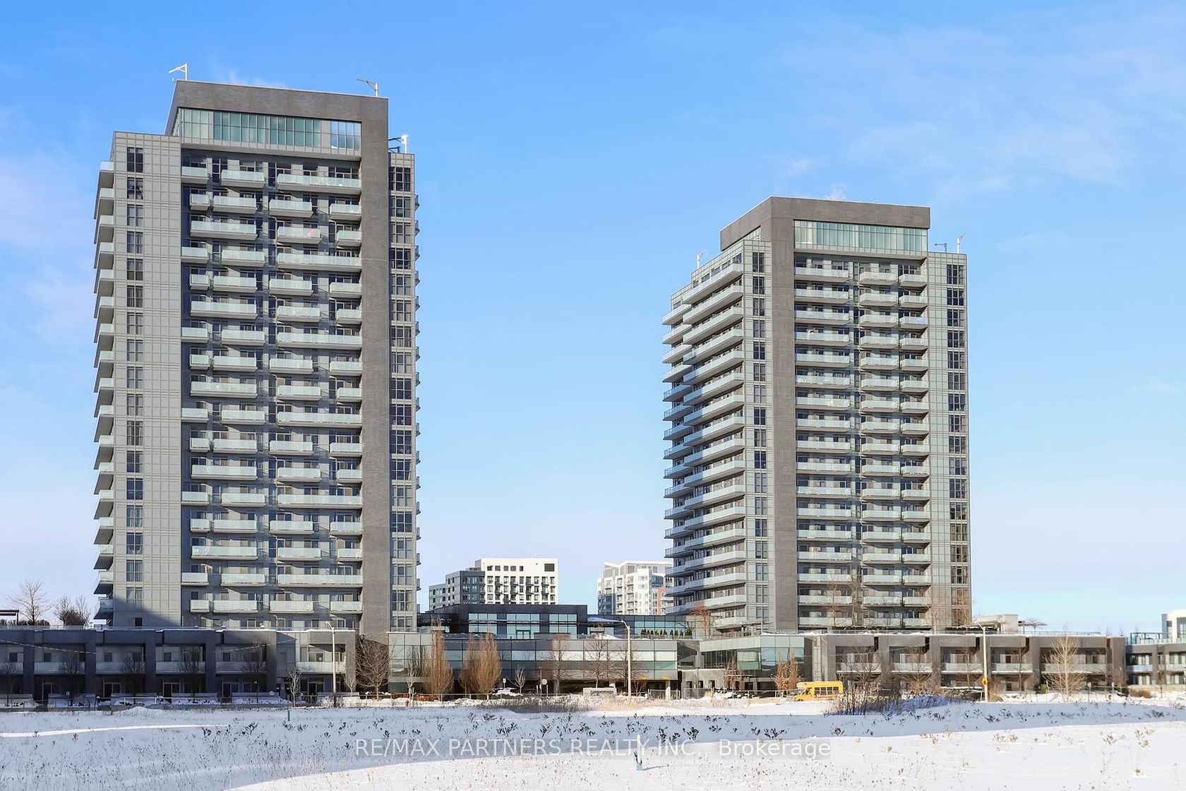 1906 - 65 Oneida Crescent, Langstaff, Richmond Hill photo number 2