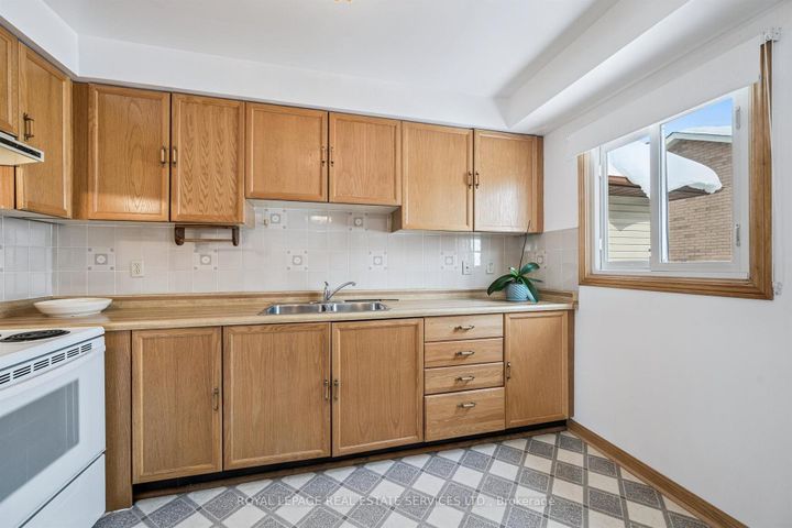 Photo 36 at 236 O'Donoghue Avenue, RO River Oaks, Oakville