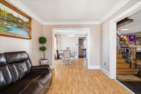 Photo 7 at 154 Country Lane, Painswick South, Barrie