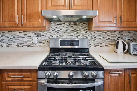 Photo 14 at 154 Country Lane, Painswick South, Barrie