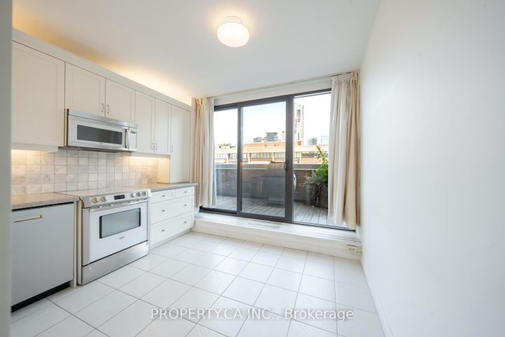 Photo 4 at 606 - 55a Avenue Road, Annex, Toronto