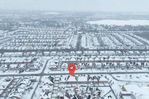 Photo 3 at 209 Old Colony Road, Oak Ridges Lake Wilcox, Richmond Hill