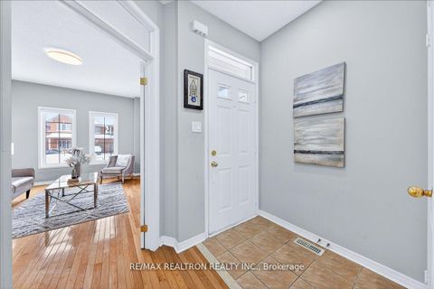 Photo 4 at 209 Old Colony Road, Oak Ridges Lake Wilcox, Richmond Hill