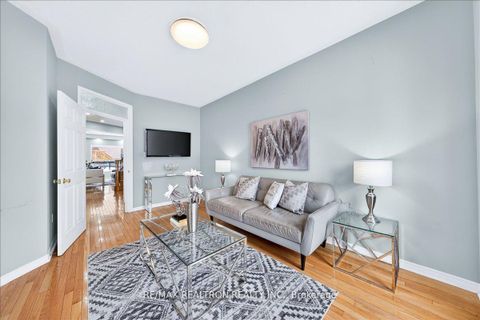 Photo 7 at 209 Old Colony Road, Oak Ridges Lake Wilcox, Richmond Hill